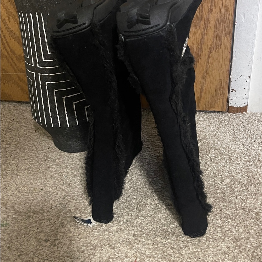 Timberland Black Fur-Lined Boots size 9.5 - Picture 9 of 9